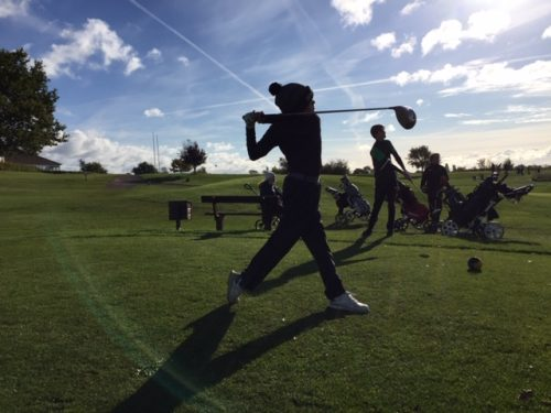 Juniorgolf i aftensol